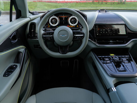 2026 Aston Martin DBX DBX S I, зелёный - вид 21