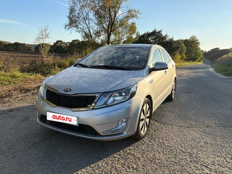 2013 Kia Rio 4-speed III, серебристый, 690000 рублей, вид 1