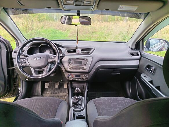 2014 Kia Rio 6-speed III, чёрный, 880000 рублей - вид 9