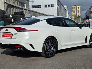 2021 Kia Stinger I Рестайлинг, белый, 3099000 рублей, вид 3