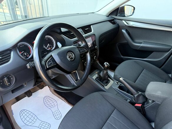 2017 Skoda Octavia III (A7) Рестайлинг, коричневый, 1800000 рублей - вид 12