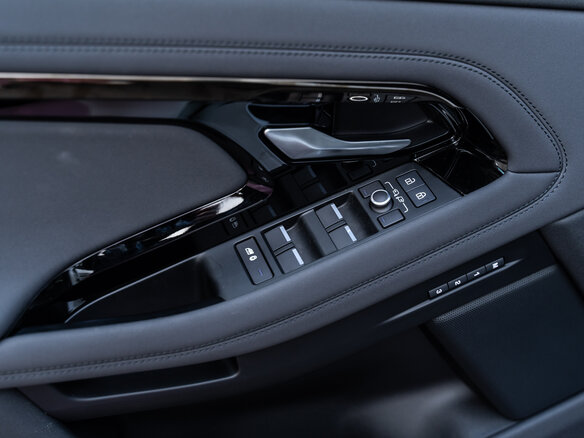 2025 Land Rover Range Rover Evoque L II Рестайлинг, белый, 6490000 рублей - вид 12