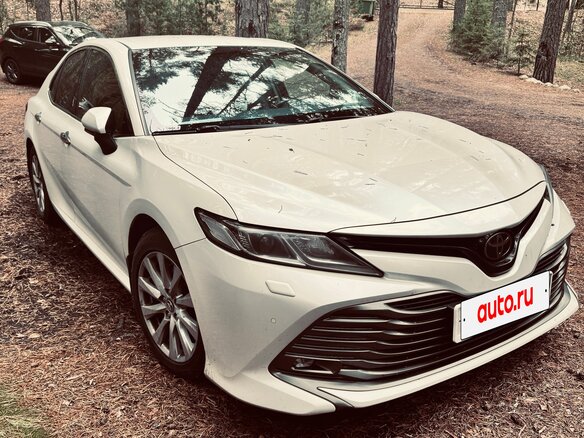 2018 Toyota Camry VIII (XV70), белый, 2455000 рублей - вид 1
