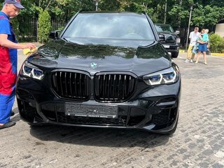 2021 BMW X5 M50i IV (G05/G18), чёрный, 10500000 рублей, вид 2