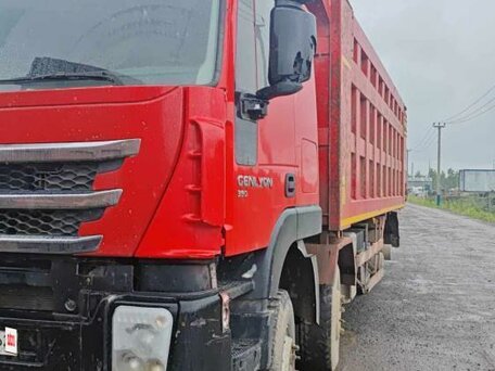 2022 IVECO-Hongyan 6x4 (CQ3266), красный, 2345000 рублей, вид 1