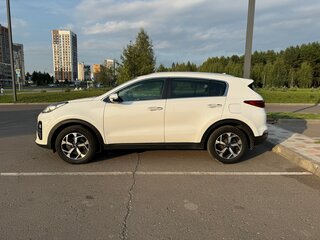 2019 Kia Sportage IV Рестайлинг, белый, 2240000 рублей, вид 4