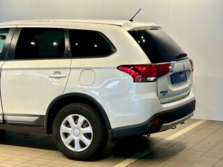 2015 Mitsubishi Outlander III Рестайлинг 2, белый, 1406667 рублей, вид 5