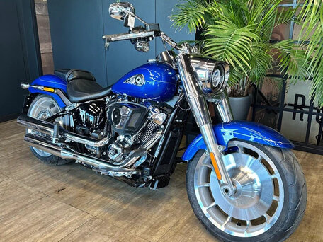 2025 Harley-Davidson Fat Boy, синий, 3850000 рублей, вид 3