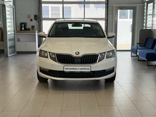 2020 Skoda Octavia III (A7) Рестайлинг, белый, 1600000 рублей, вид 2