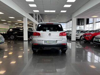 2013 Volkswagen Tiguan I Рестайлинг, серебристый, 1350000 рублей, вид 4
