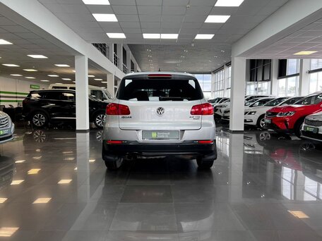 2013 Volkswagen Tiguan I Рестайлинг, серебристый, 1395000 рублей, вид 4