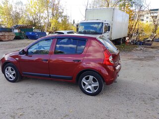 2012 Renault Sandero I, красный, 460000 рублей, вид 4
