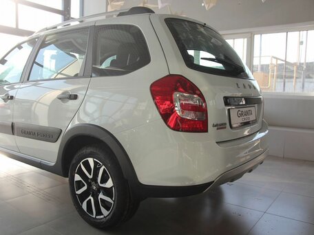 2026 Lada (ВАЗ) Granta Cross I Рестайлинг, белый, 1196000 рублей, вид 4
