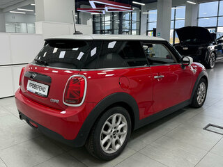 2020 Mini Hatch Cooper III (F55/F56) Рестайлинг, красный, 1900000 рублей, вид 5