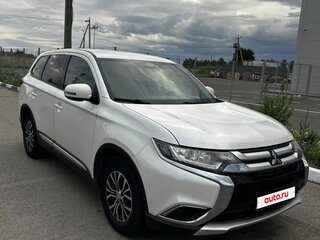 2017 Mitsubishi Outlander III Рестайлинг 2, белый, 1690000 рублей, вид 1