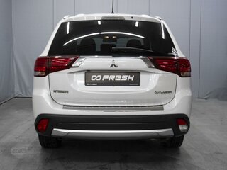 2015 Mitsubishi Outlander III Рестайлинг 2, белый, 2300000 рублей, вид 4