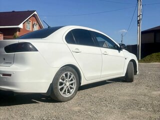 2012 Mitsubishi Lancer X Рестайлинг, белый, 800000 рублей, вид 4