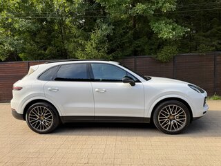 2019 Porsche Cayenne III, белый, 6900000 рублей, вид 3