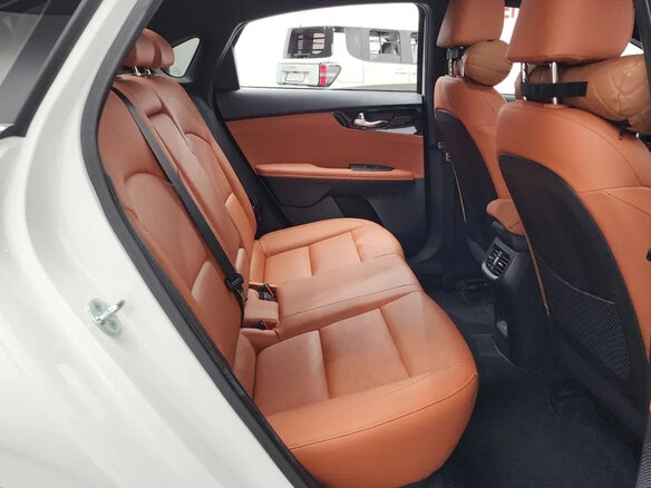 2022 Kia K3 II Рестайлинг, белый, 2000000 рублей - вид 27