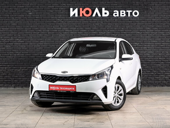 2021 Kia Rio IV Рестайлинг, белый, 1780000 рублей