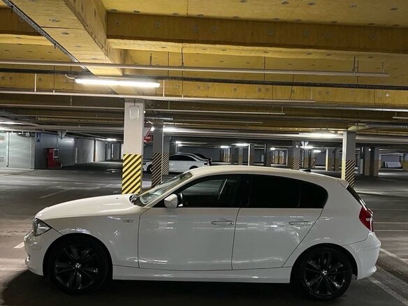 2011 BMW 1 серии 116i I (E81/E82/E87/E88) Рестайлинг, белый, 950000 рублей - вид 10