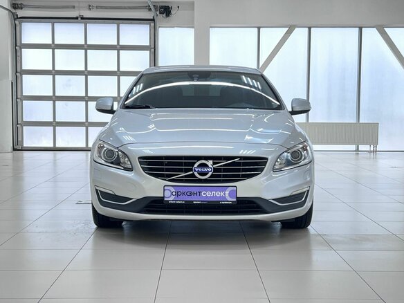 2016 Volvo S60 II Рестайлинг, серебристый, 1350000 рублей - вид 2