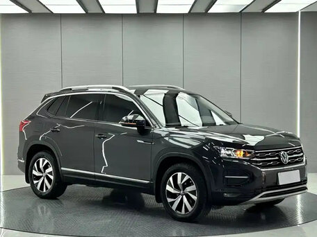 2022 Volkswagen Tayron I, чёрный, 2700000 рублей, вид 5