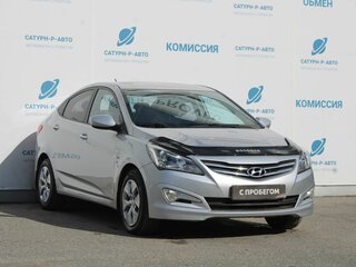 2015 Hyundai Solaris I Рестайлинг, серебристый, 990000 рублей, вид 3