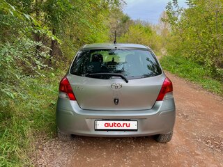 2010 Toyota Vitz II (XP90), серебристый, 590000 рублей, вид 4