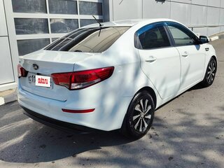 2015 Kia Rio 6-speed III, белый, 930000 рублей, вид 4
