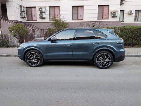 2019 Porsche Cayenne III, серый, 8099000 рублей, вид 3