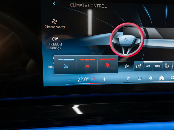 2024 BMW 5 серии 530i xDrive VIII (G60/G61/G68), синий, 8500000 рублей - вид 27