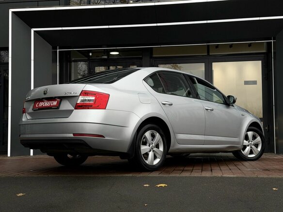 2019 Skoda Octavia III (A7) Рестайлинг, серебристый, 2039900 рублей - вид 4