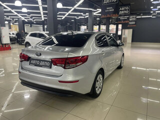 2015 Kia Rio III Рестайлинг, серебристый, 1000000 рублей, вид 4
