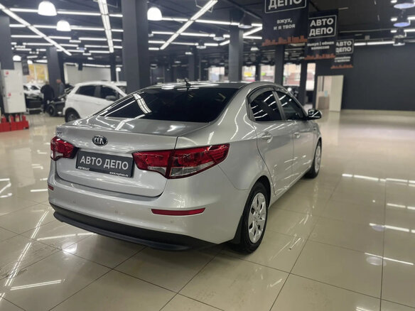 2015 Kia Rio III Рестайлинг, серебристый, 1000000 рублей - вид 3