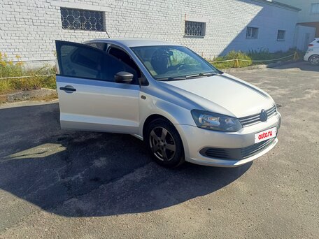 2015 Volkswagen Polo V, серебристый, 750000 рублей, вид 4