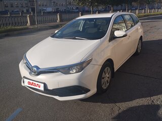 2016 Toyota Auris II Рестайлинг, белый, 1600000 рублей, вид 1