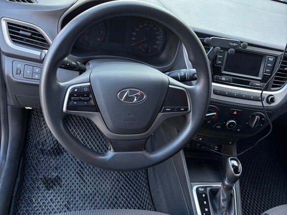 2018 Hyundai Solaris II, чёрный, 1000000 рублей - вид 6