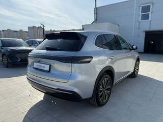 2026 Geely EX5 Гибрид EM-R, серебристый, 3829990 рублей, вид 4