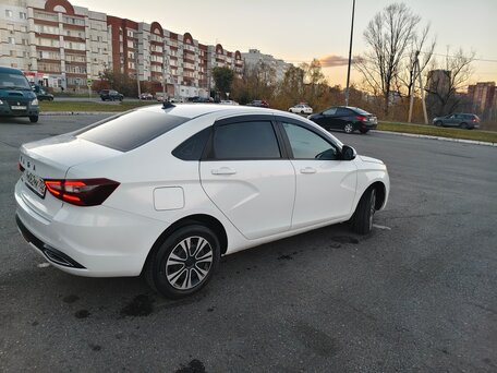 2024 Lada (ВАЗ) Vesta I Рестайлинг (NG), белый, 1285000 рублей, вид 2
