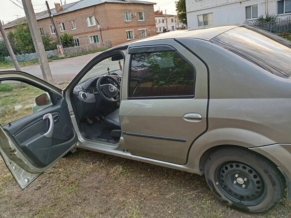 2012 Renault Logan I Рестайлинг, бежевый, 550000 рублей - вид 3