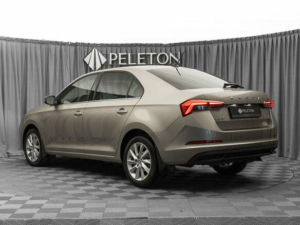 2021 Skoda Rapid II, коричневый, 1710000 рублей - вид 3