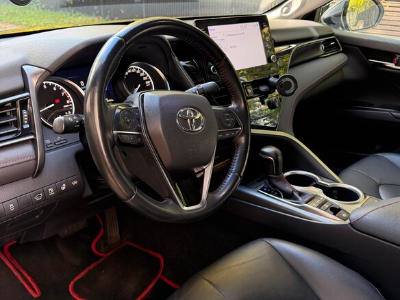 2021 Toyota Camry VIII (XV70), чёрный, 3800000 рублей - вид 8