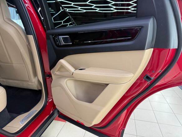 2022 Porsche Cayenne III, красный, 8990000 рублей - вид 15