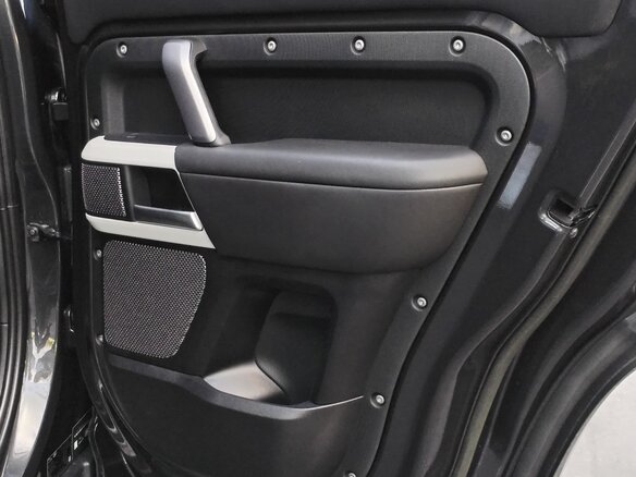 2022 Land Rover Defender 110 II, серый, 8999000 рублей - вид 8