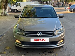 2017 Volkswagen Polo V Рестайлинг, бежевый, 899000 рублей, вид 1