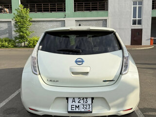 2011 Nissan Leaf I (ZE0/AZE0), белый, 790000 рублей, вид 5