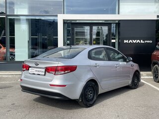 2015 Kia Rio III Рестайлинг, серебристый, 599000 рублей, вид 5
