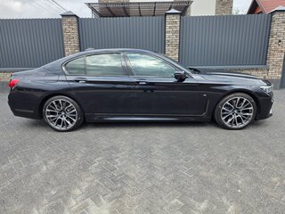 2021 BMW 7 серии 730d xDrive VI (G11/G12) Рестайлинг, чёрный, 7500000 рублей, вид 2
