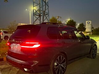 2026 BMW X7 40i I (G07) Рестайлинг, серый, 18590000 рублей, вид 4